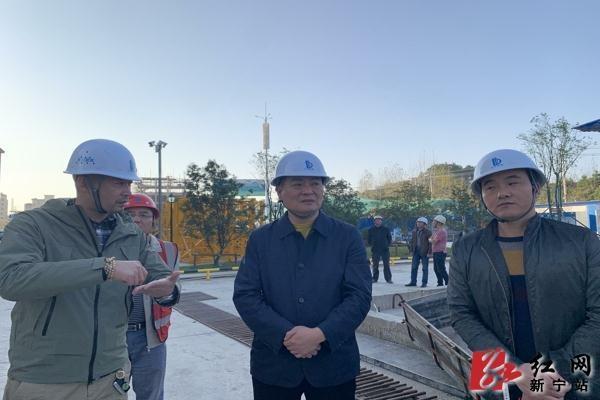 李愛銘現(xiàn)場(chǎng)聽取了工程負(fù)責(zé)人關(guān)于安全管理、風(fēng)險(xiǎn)管控、隱患排查等方面的情況匯報(bào)，并深入施工現(xiàn)場(chǎng)對(duì)重點(diǎn)施工環(huán)節(jié)、重點(diǎn)風(fēng)險(xiǎn)因素管控告知、人員培訓(xùn)教育等安全生產(chǎn)管理情況進(jìn)行調(diào)研。